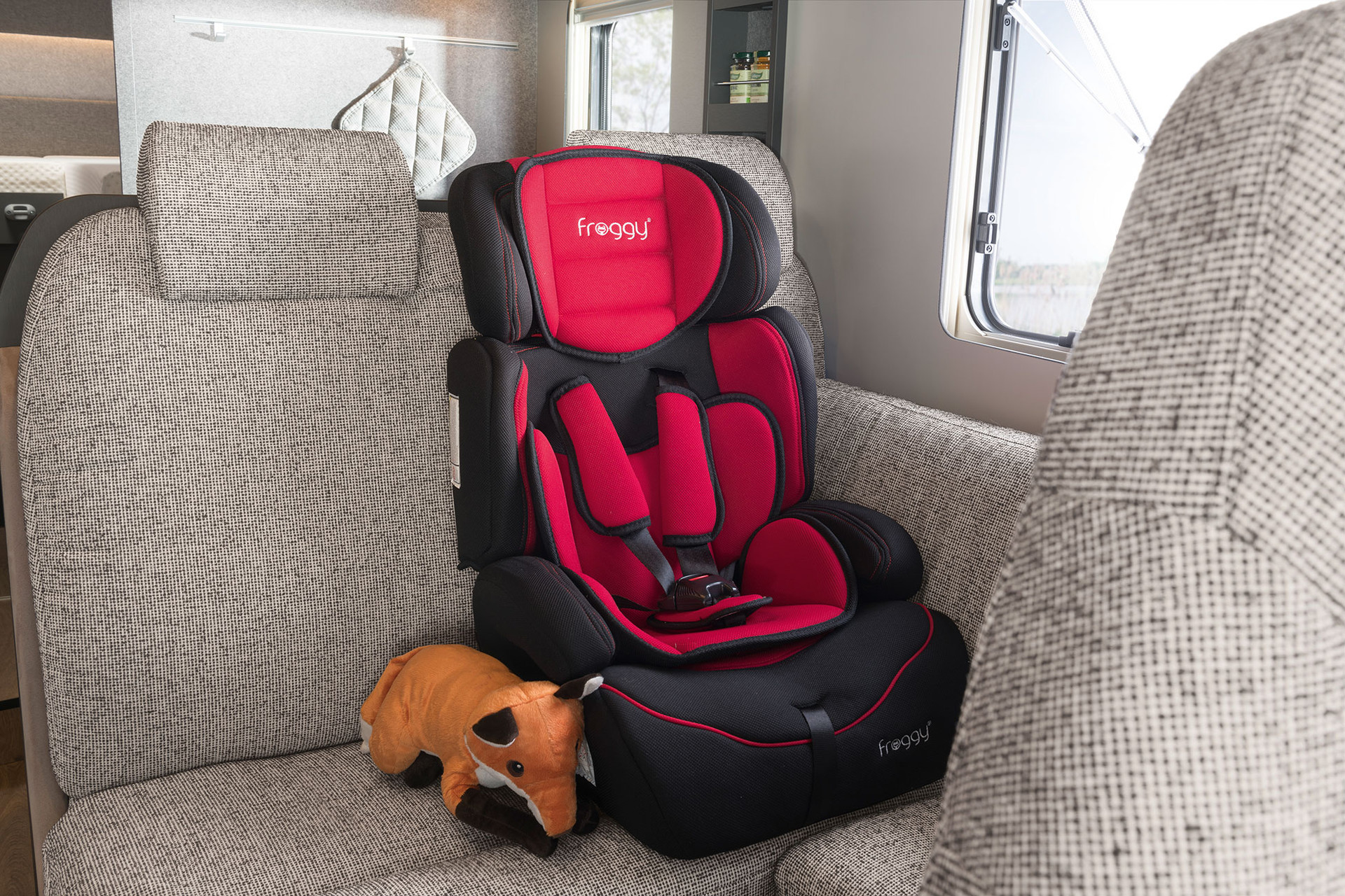 On request, the Isofix system can be installed for safe attachment of child seats. It is fitted as standard on the EBL and DBL models.