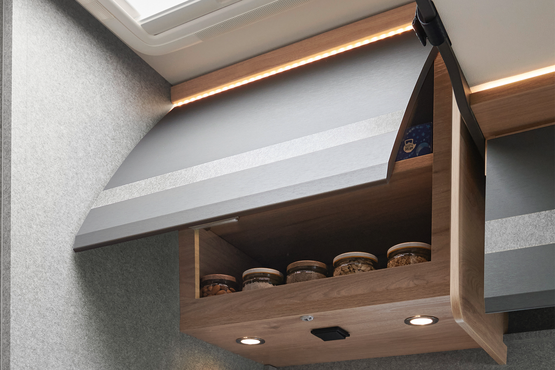 The overhead lockers are equipped with a softclose function and are indirectly illuminated