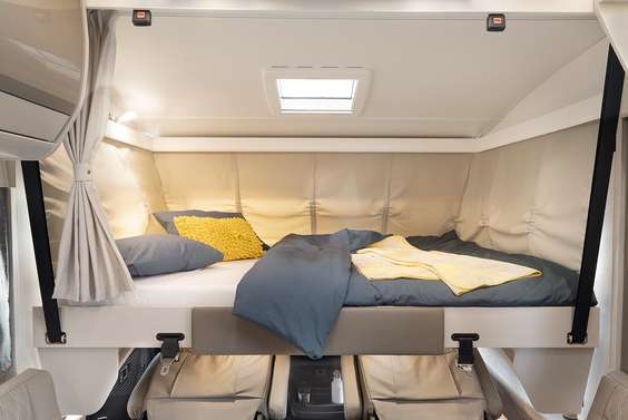 Maximum sleeping comfort: the pull-down beds in the A Class offer a large 200 x 150 cm sleeping area with electrical operation as standard