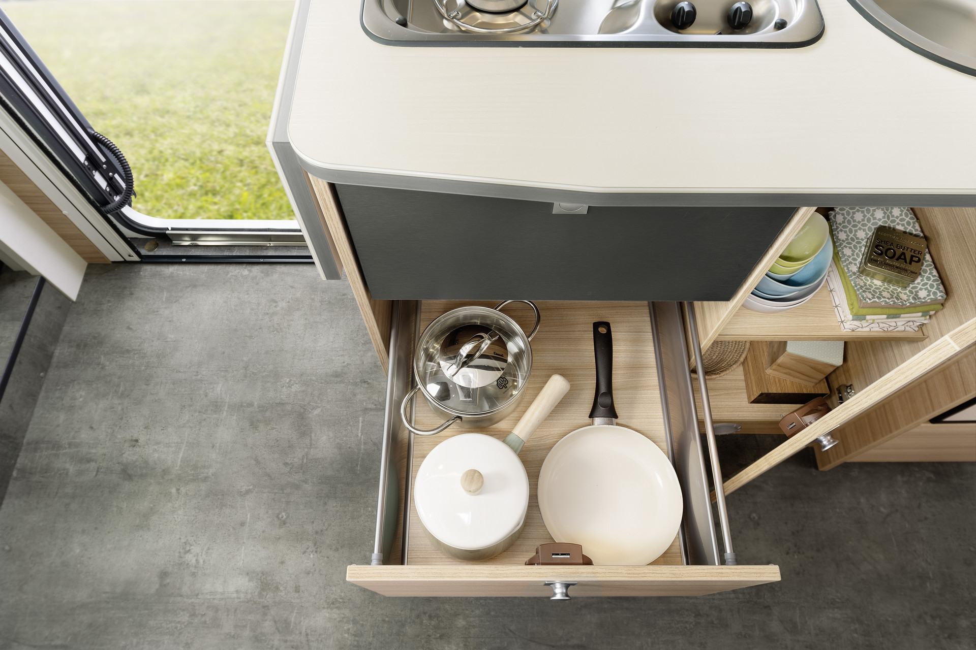 There is enough space in the drawers and the kitchen base cabinet for all your supplies and utensils. Your crockery also has a home in the overhead lockers. • T/I 6