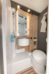 The bathroom in the basic position! The swivel wall nestles against the outer wall to save space and thus ensures plenty of elbow room.