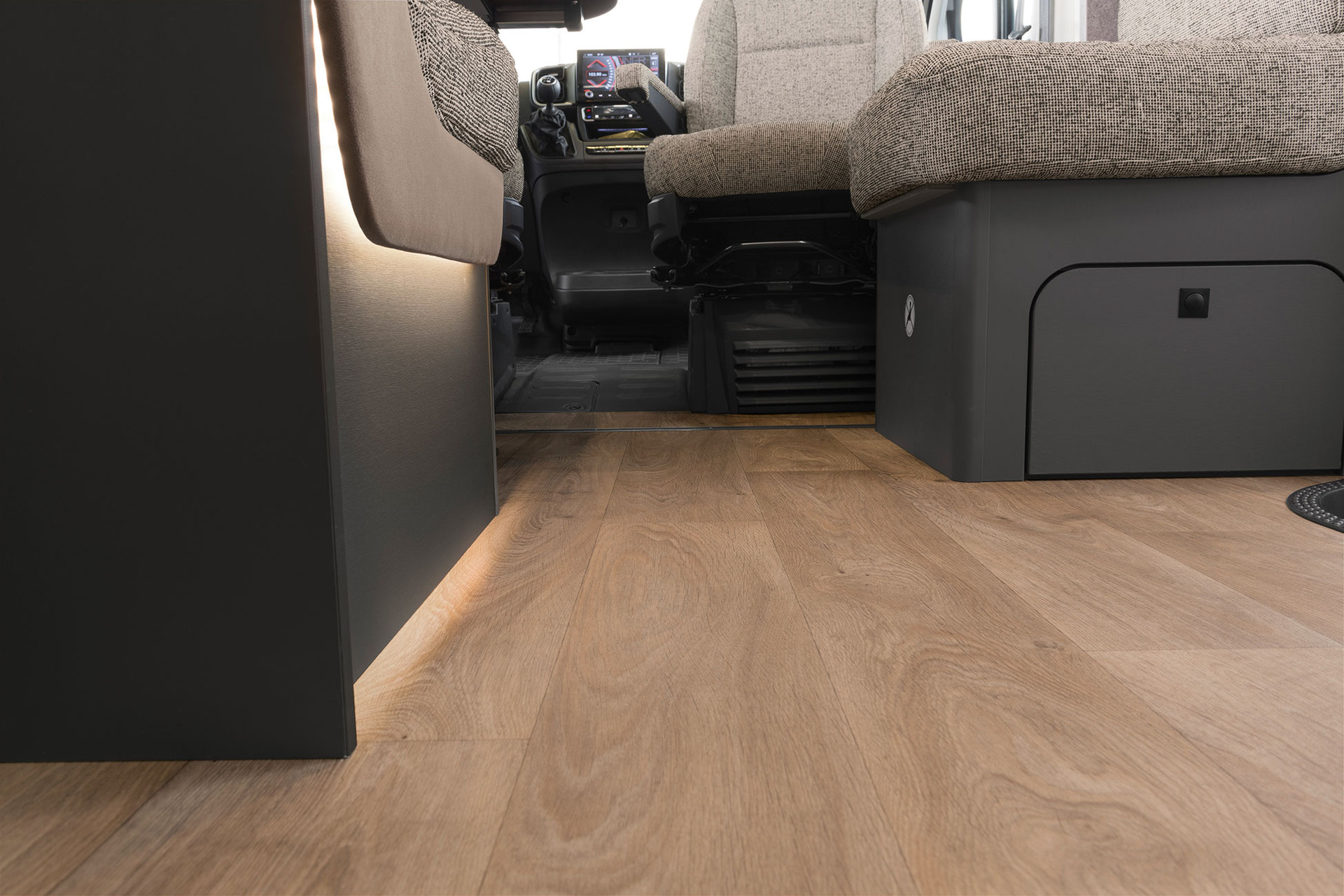 The IsoProtect living area floor is completely free from steps or ledges – from the driver’s cab to the bathroom.