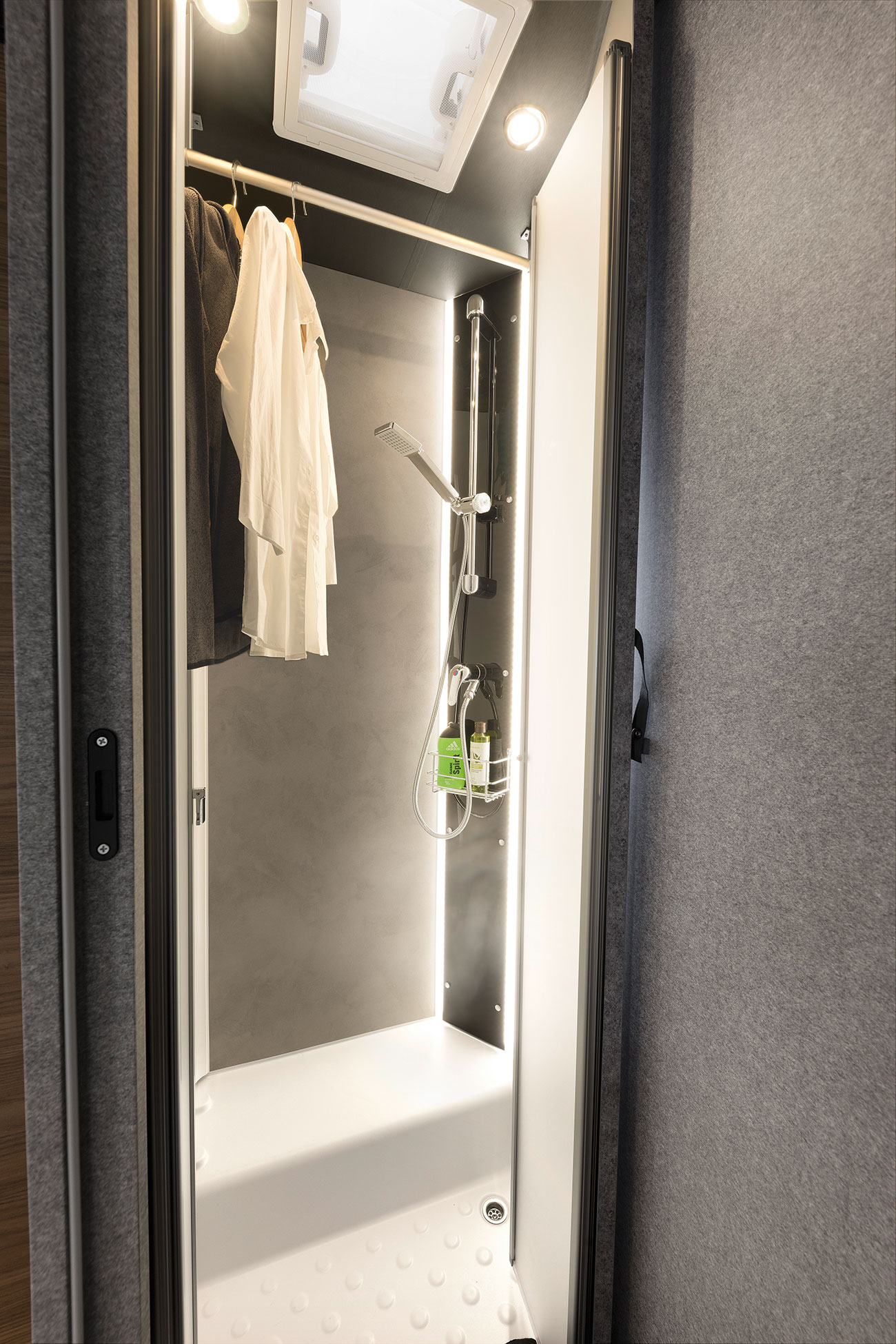When not in use, the shower can be used as a drying room for wet clothes – or simply a wardrobe extension.