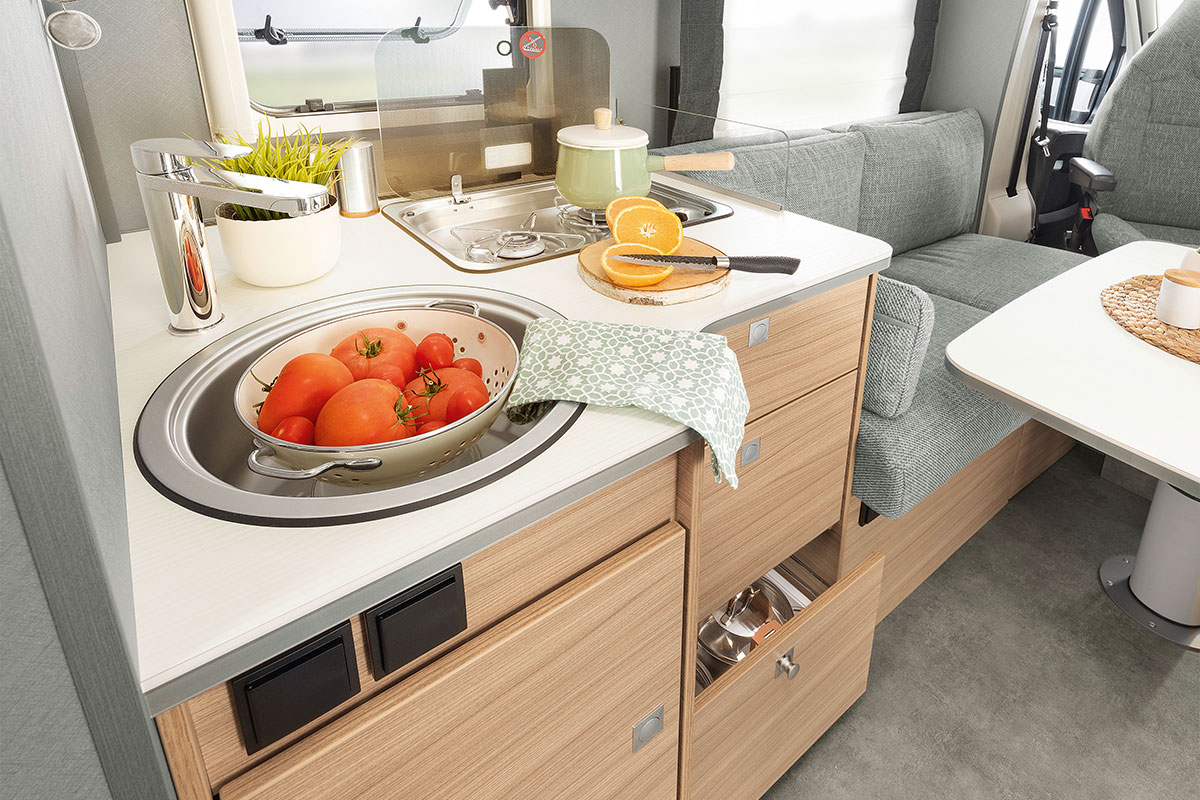 The spacious kitchen cabinets and drawers offer enough space for pots and pans • T 7052 DBL