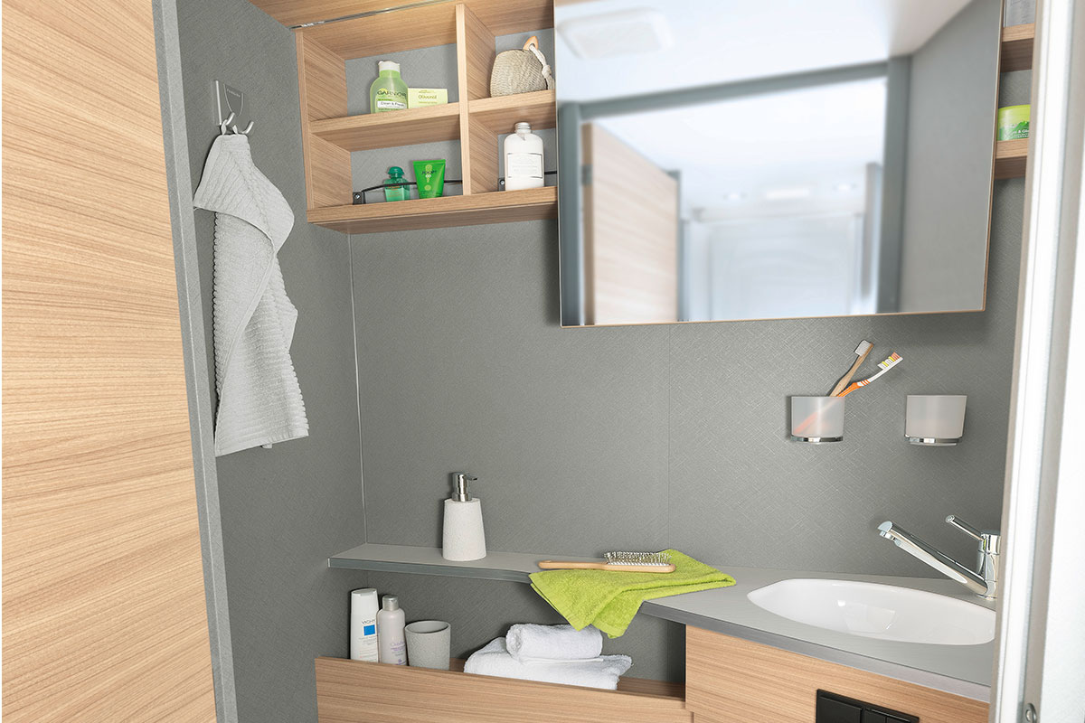 Bright and modern washroom with practical mirror that can be moved sideways, as well as numerous shelves and storage options • T 7052 DBL